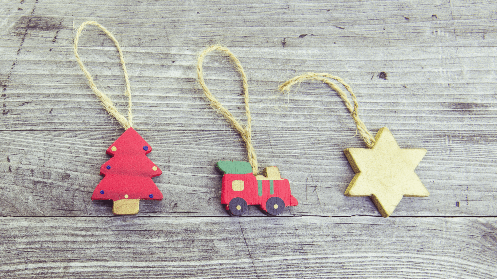 Would you rather...? CHRISTMAS TAG Would-you-rather-christmas-tag_www.lisasnotebook.com