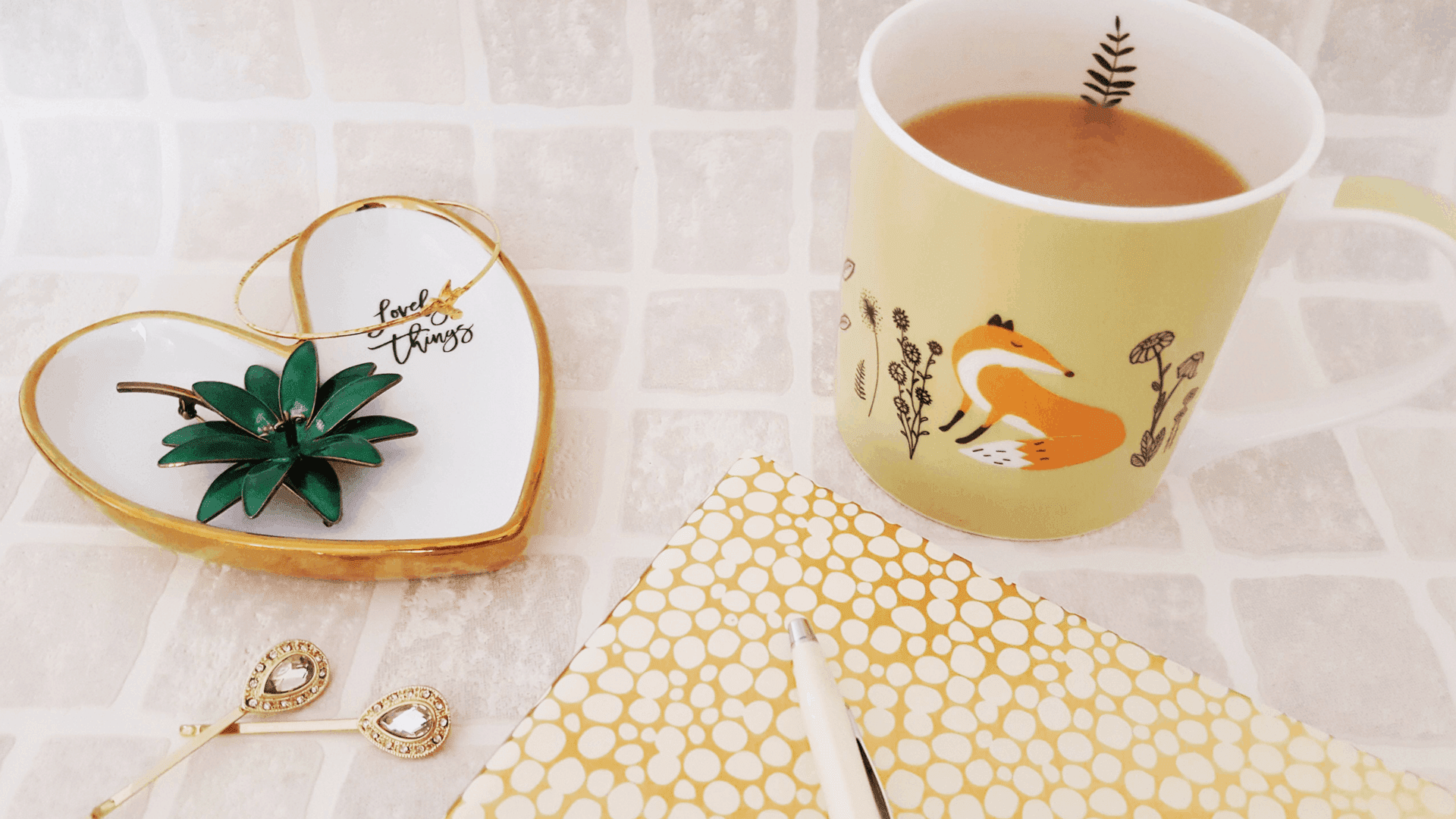 Versatile Blogger Award Tag versatile-blogger-award-tag_www.lisasnotebook.com