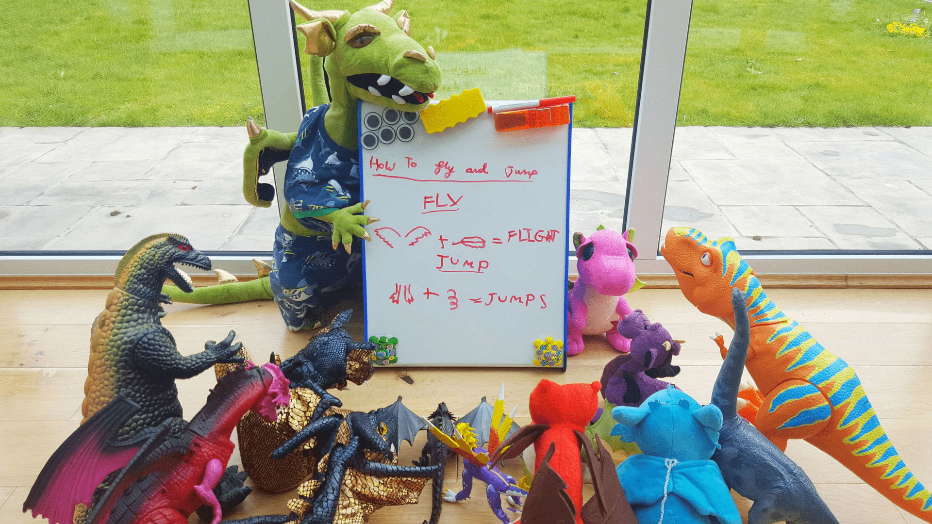 Fun with whiteboards! A3 Wedge Whiteboard review * wedge-whiteboard-review_www.lisasnotebook.com