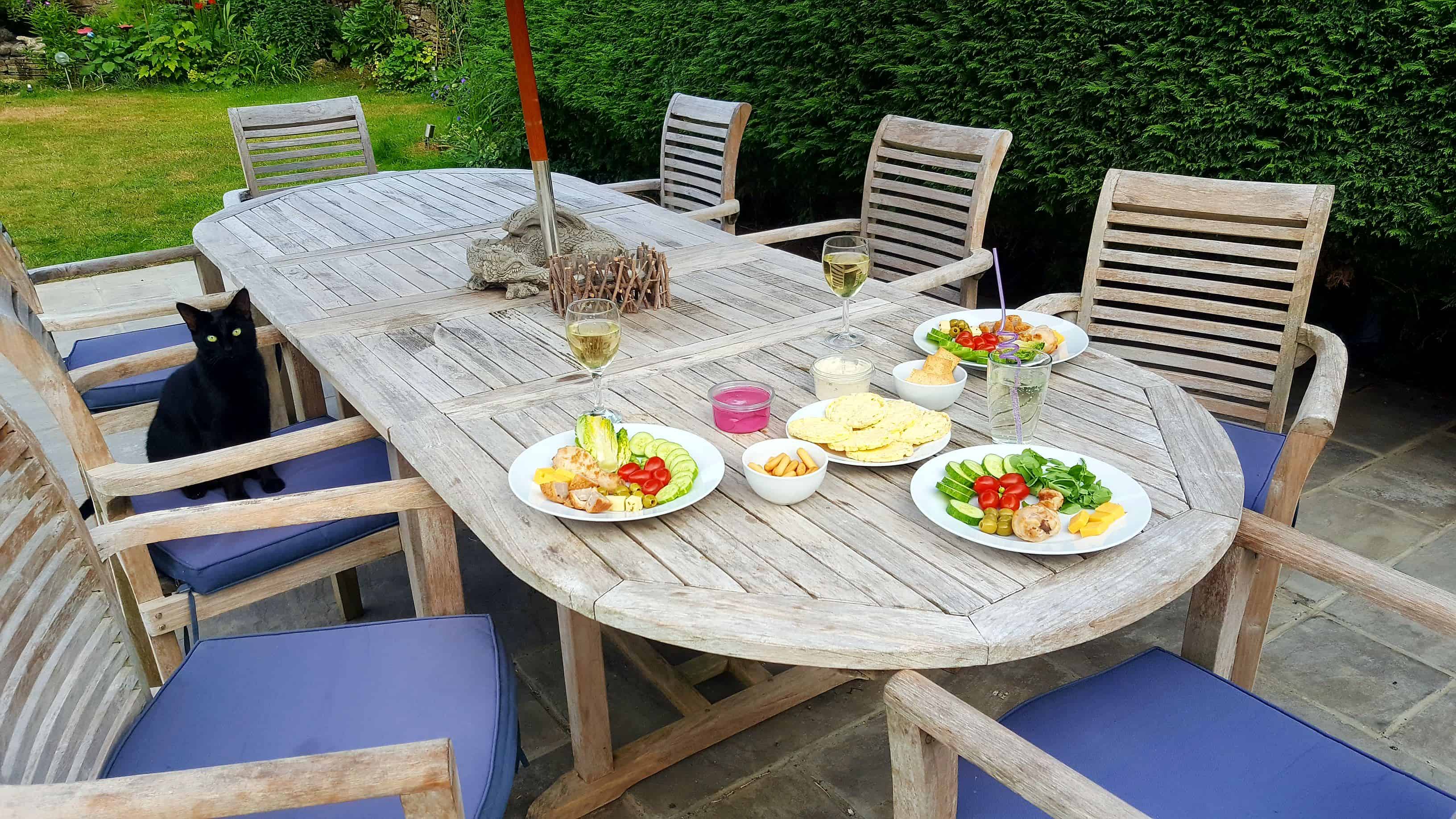 3 Key Jobs to Prepare for Summer Barbecuing Fun * summer-barbecuing-fun-outside-dining-set
