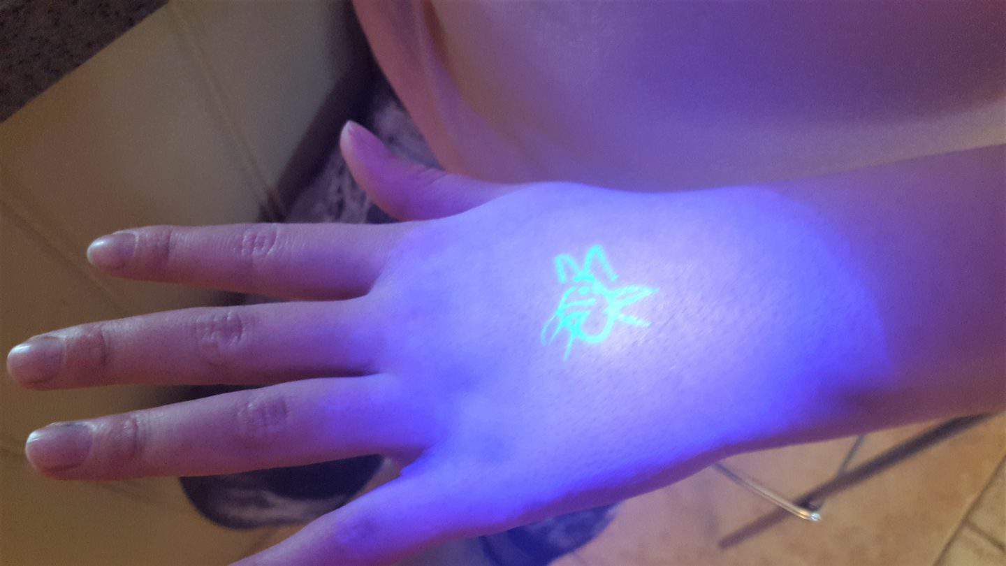 Fun science experiments for kids at home: Let It Glow * Fun Science Experiments for Kids - Let It Glow