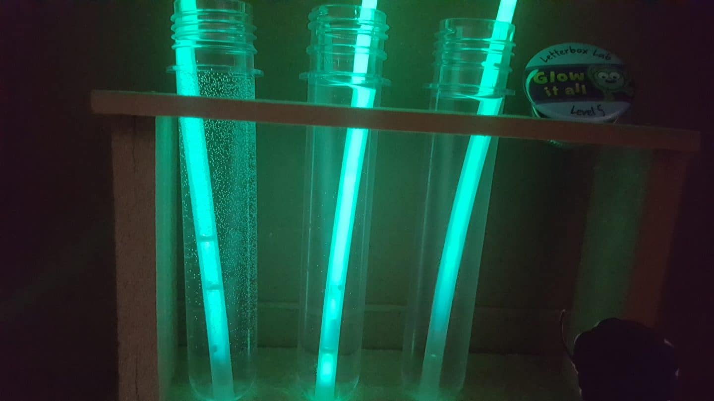 Fun science experiments for kids at home: Let It Glow * Fun Science Experiments for Kids - Let It Glow