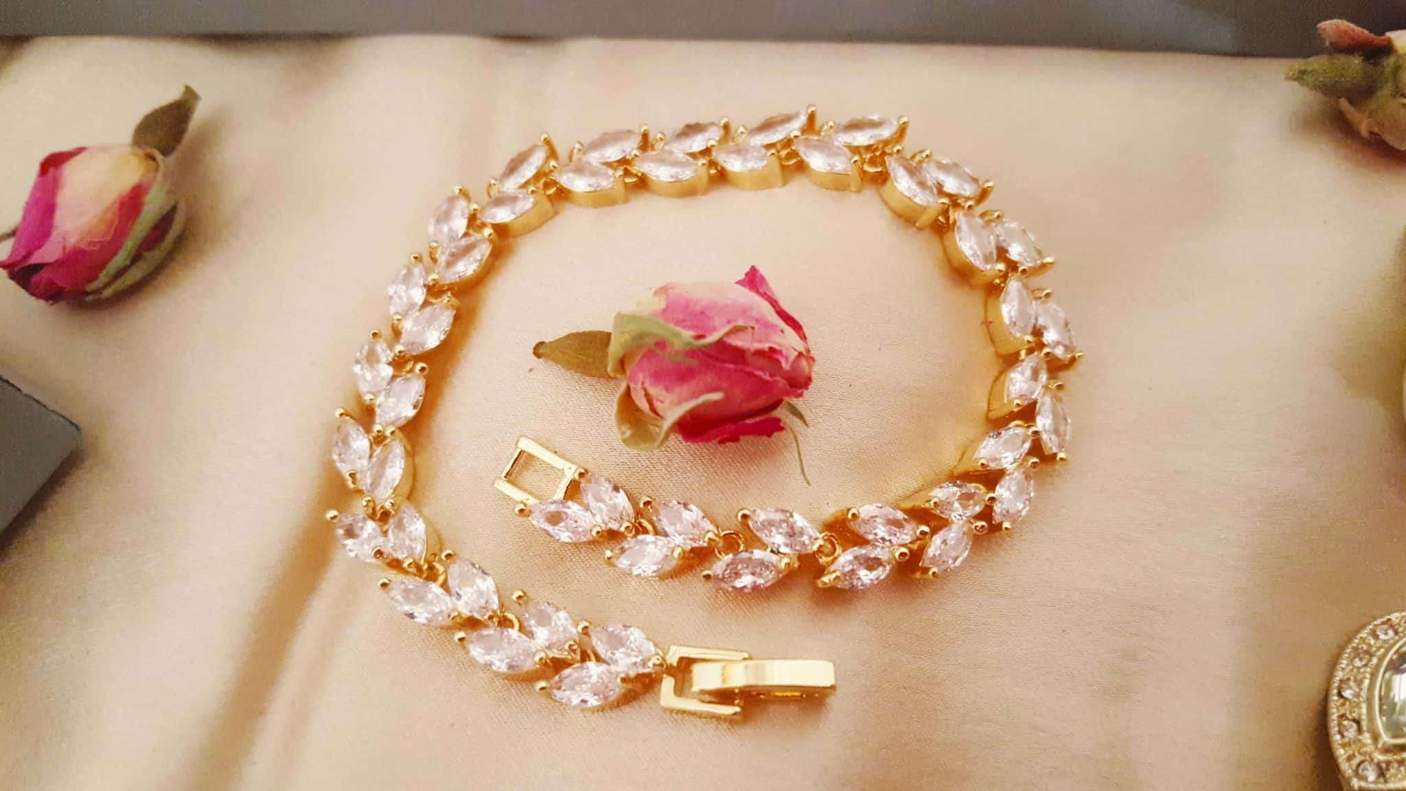 Affordable Wedding Outfit Ideas for Brides on a Budget * Affordable wedding outfit ideas for brides on a budget - bracelet