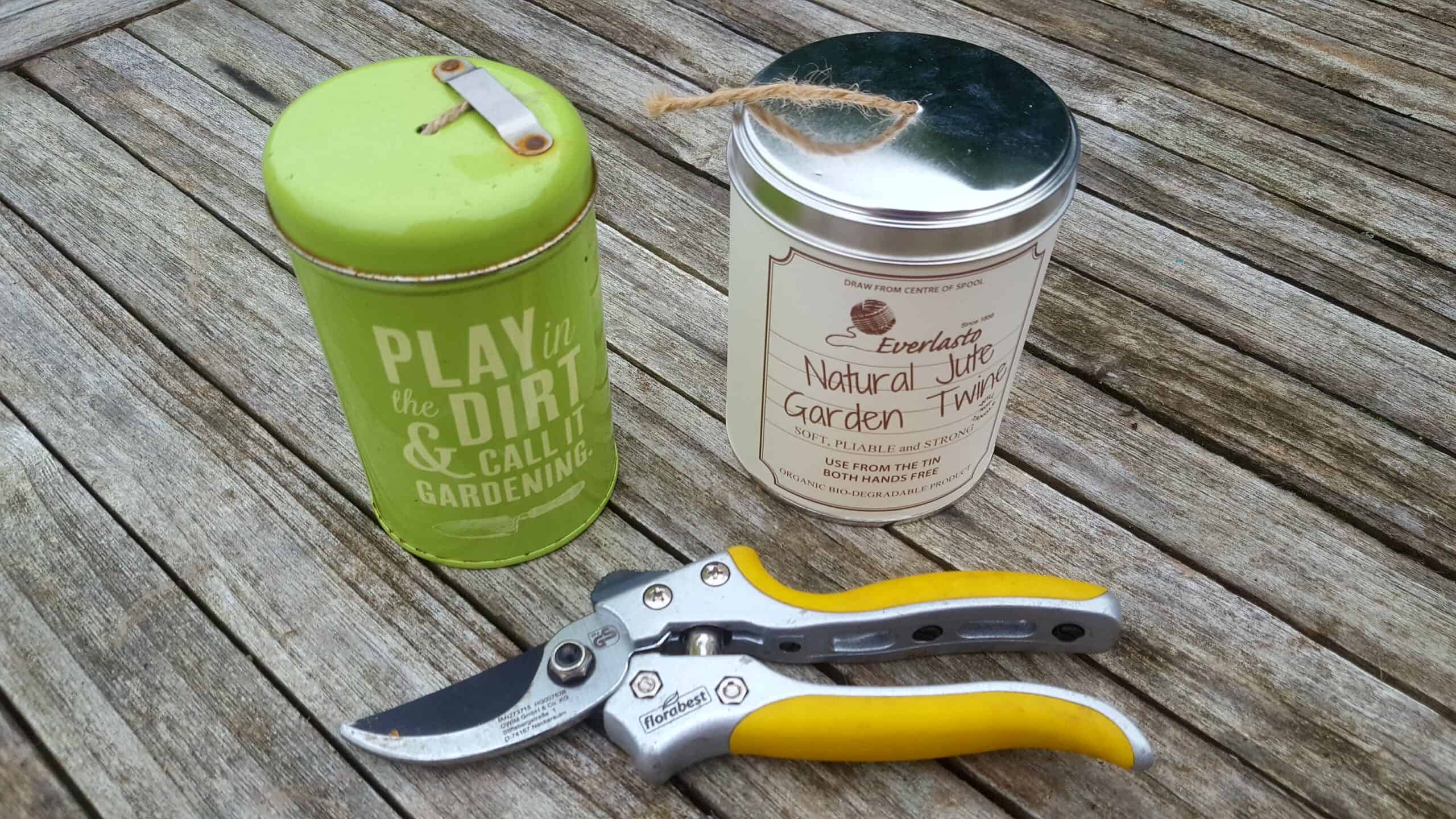 November in our garden - a garden diary November in our garden - secateurs and twines