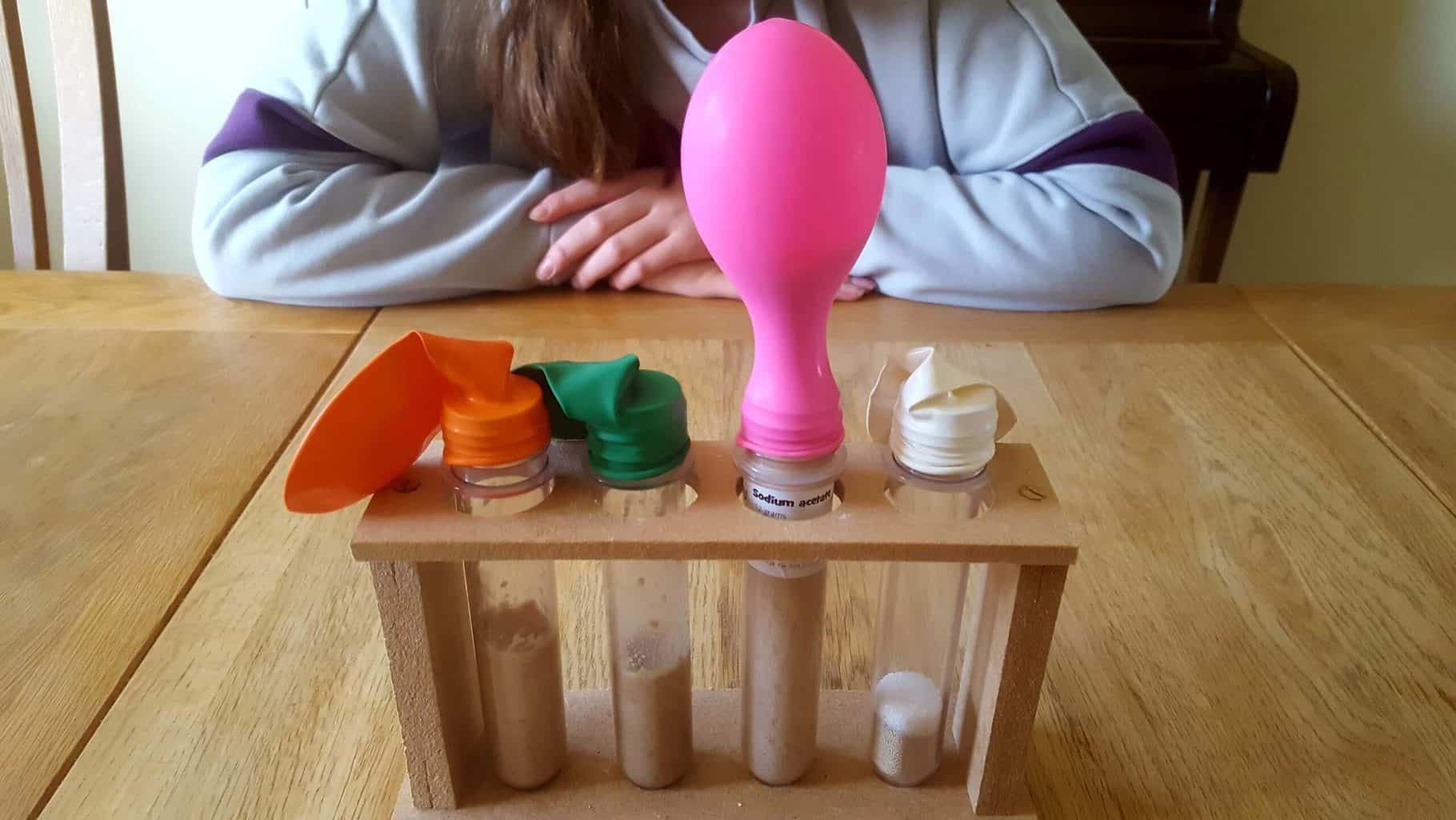 Fun science experiments for kids at home: Waste of Space * fun-science-experiments-for-kids-waste-of-space_10-its-alive