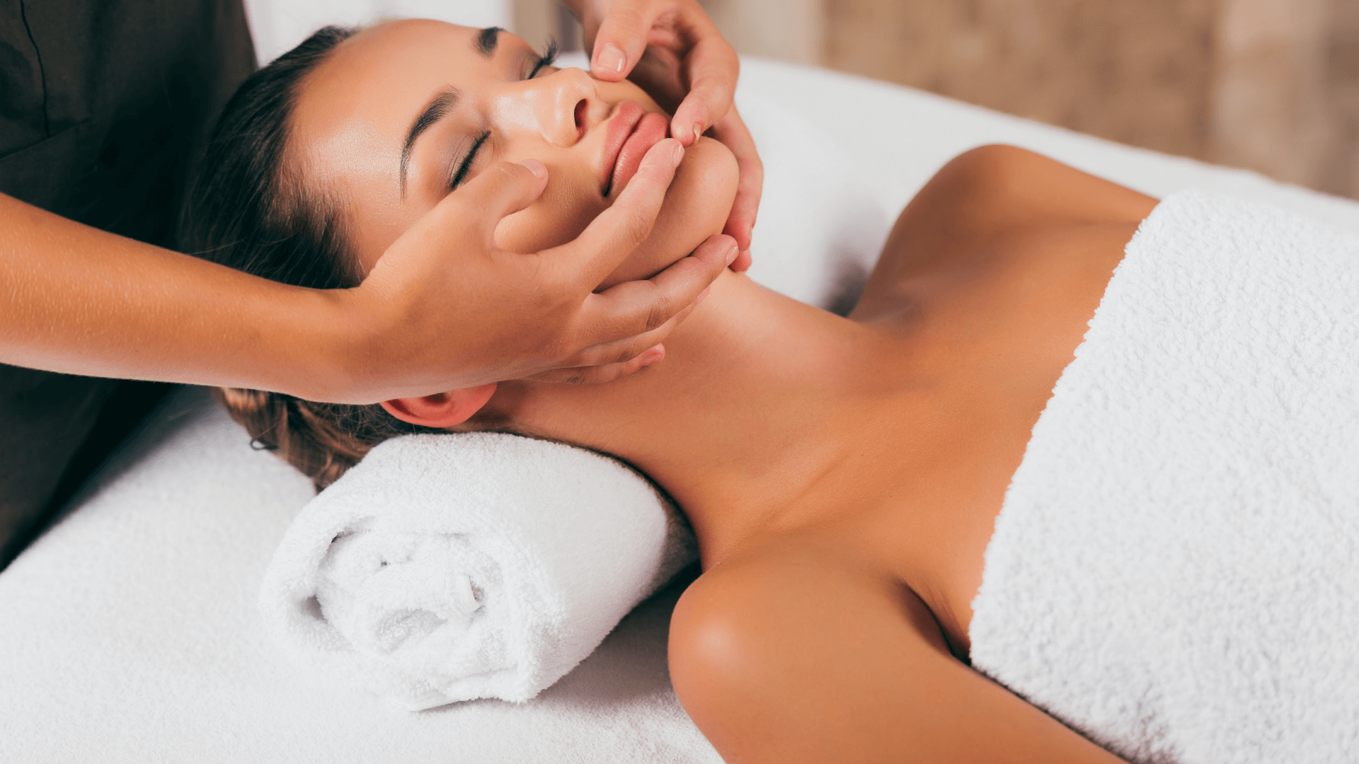 How to Furnish a Beauty Centre with 6 Key Pieces of Equipment * furnish-a-beauty-centre_woman-receiving-massage