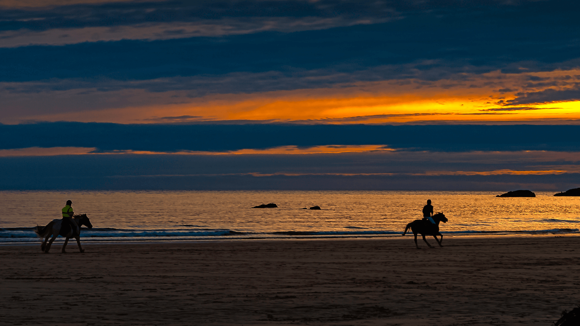 Horse riding in Cornwall - 5 brilliant beach rides you need to try * Horse-riding-in-Cornwall_riders-in-the-surf