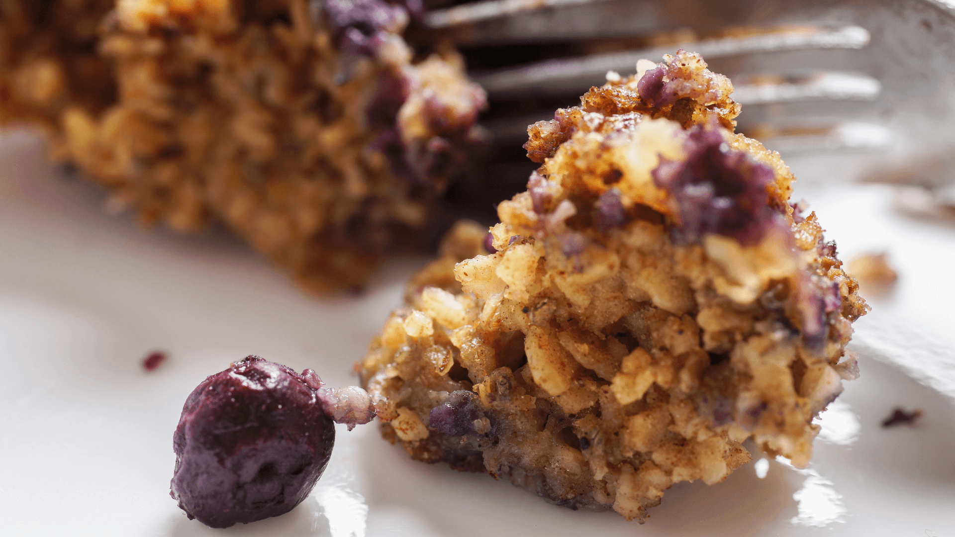 7 Creative Oat Recipes for Breakfast to Level Up Your Day * oat-recipes-for-breakfast-baked-oatmeal-with-blueberries