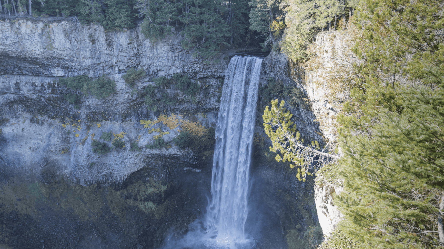 5 Perfect Outdoor Escapes in Whistler * outdoor-escapes-in-Whistler-brandywine-falls
