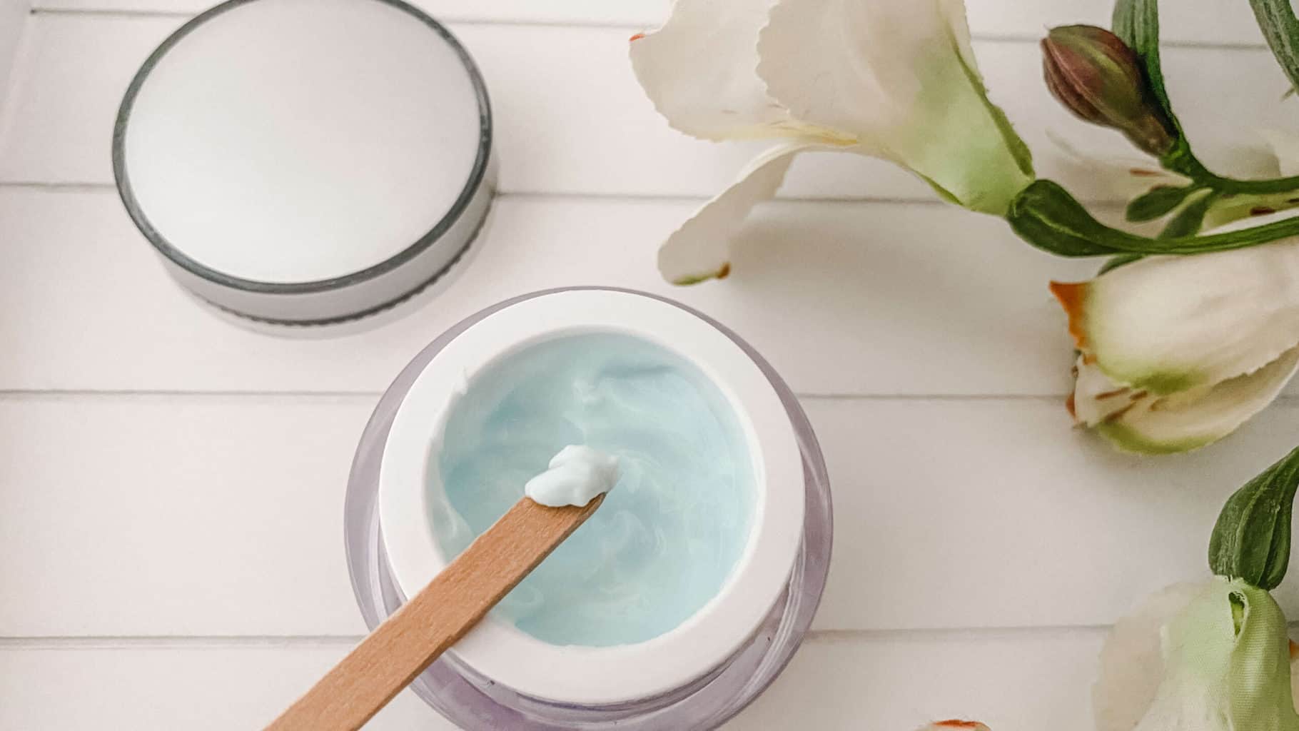 Obagi ELASTIderm Eye Cream - A Hydrating Eye Cream Worth Investing In? * obagi-elastiderm-eye-cream-spatula
