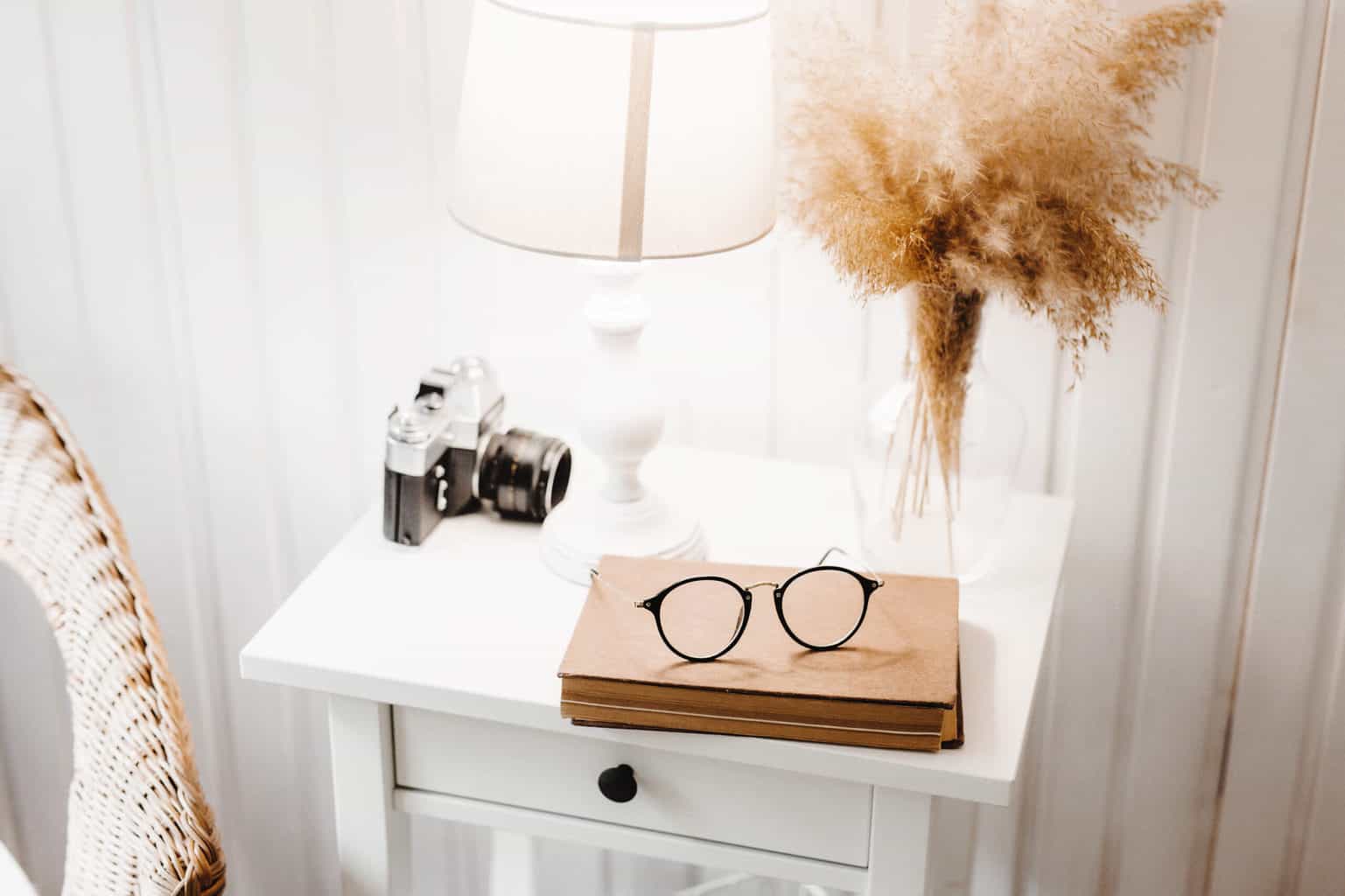 45 Best Essentials For Your Road Trip Checklist * road-trip-checklist-camera-book-glasses
