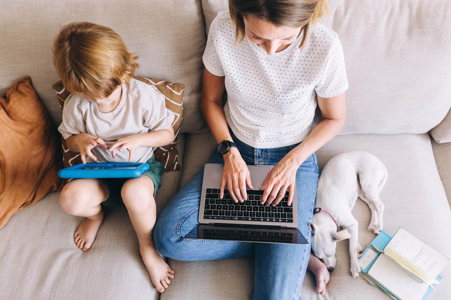 5 Helpful Time Management Tips for a Graduate Student Parent in 2022 * graduate-student-parent-mum-toddler-laptops-dog