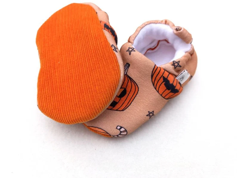 10 Cute & Affordable Halloween Gifts for Babies on Etsy * halloween-gifts-for-babies-booties