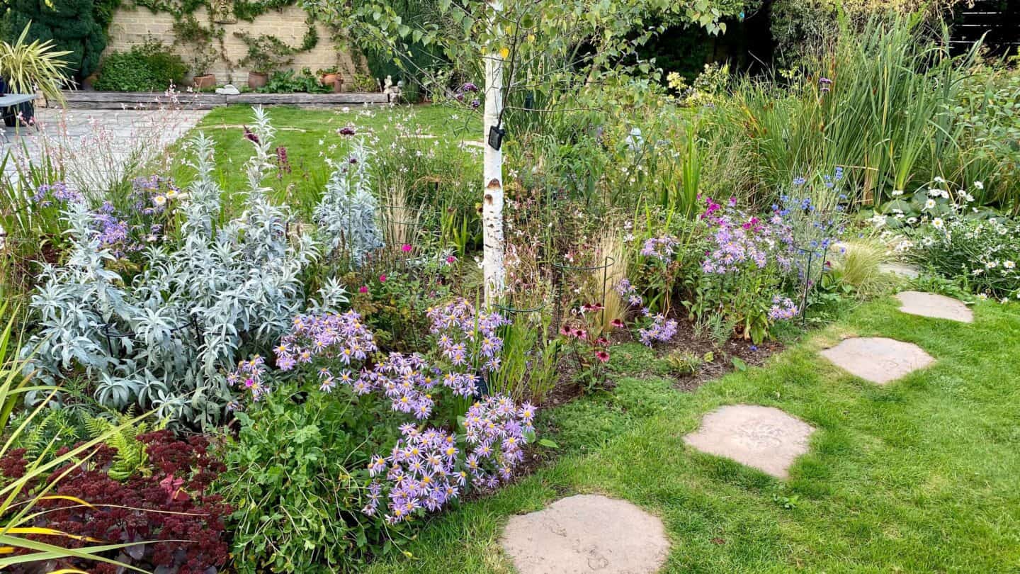 October Gardening - What To Do in the Garden in October October-gardening-flowerbed-foh