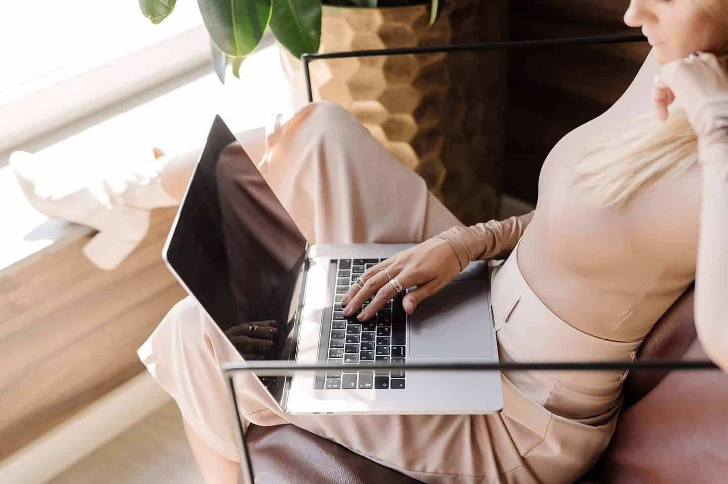3 Top Ways to Invest in Your Career This Year * invest-in-your-career-phone-notepad