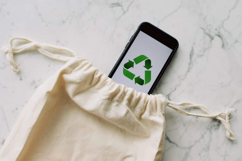 6 Positive Ways To Make Your Logistics Business More Environmentally Friendly * logistics-business-more-environmentally-friendly-recycled-phone