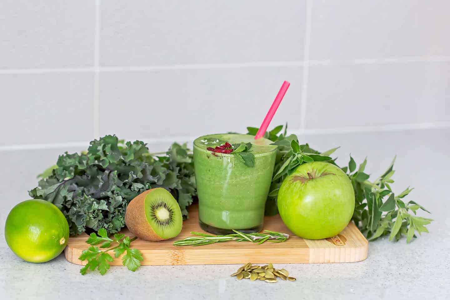 How Can a Healthy Diet Boost Physical and Mental Wellbeing? * boost-physical-and-mental-wellbeing-green-smoothie