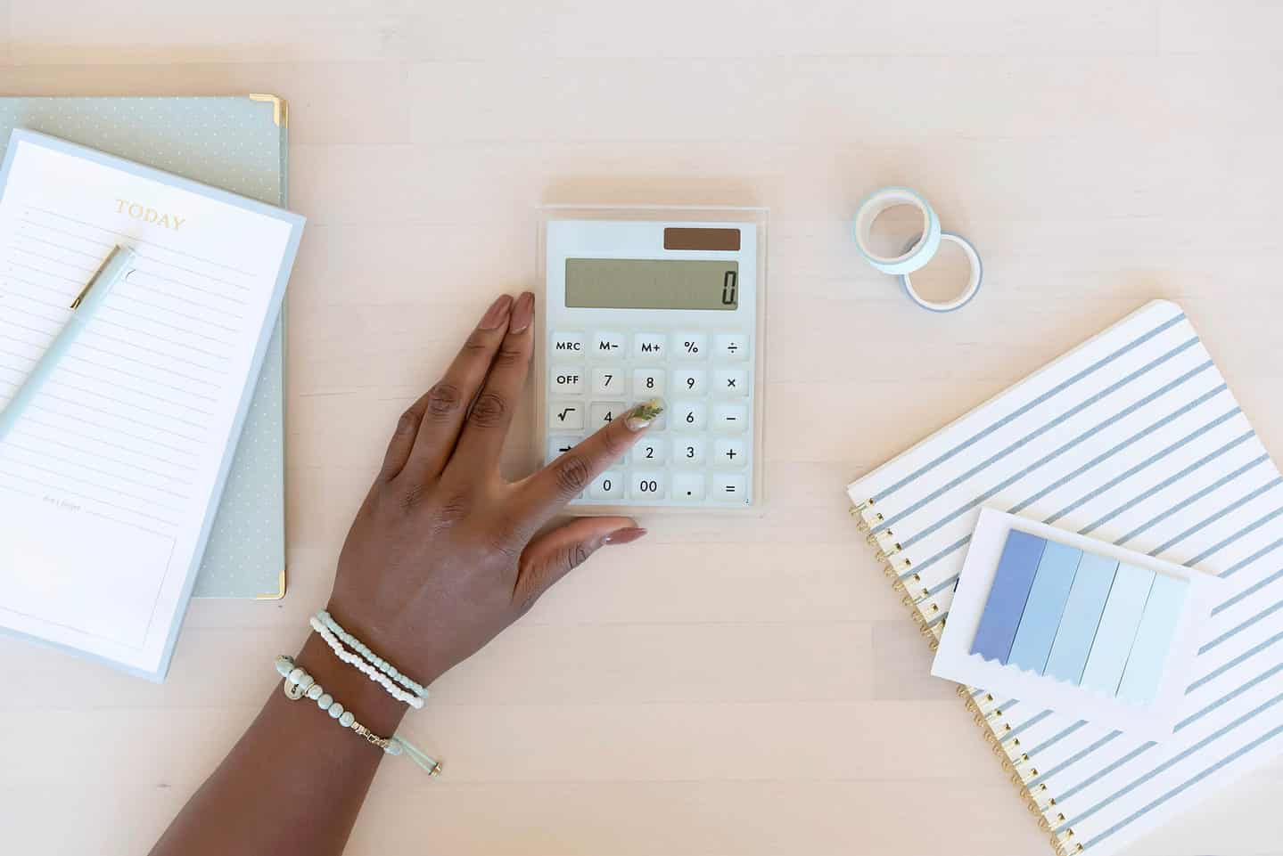 20 Well-Paid Jobs You Don't Need A Degree For * jobs-you-dont-need-a-degree-for-accountant