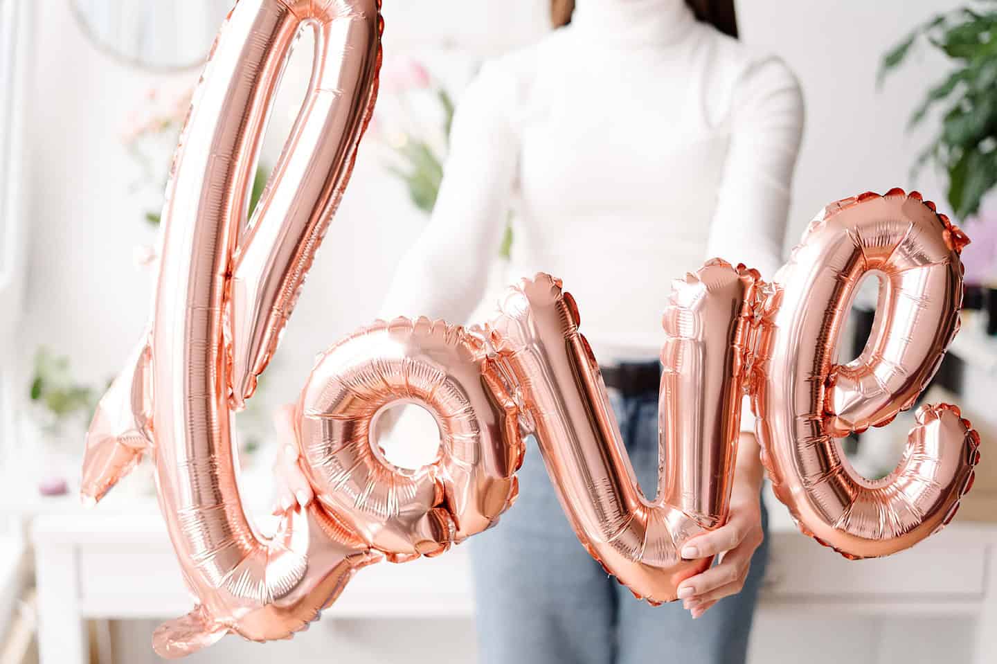 4 Valentine’s Day Gift Ideas for Your Significant Other to Show Your Love * valentines-day-gift-ideas-balloon