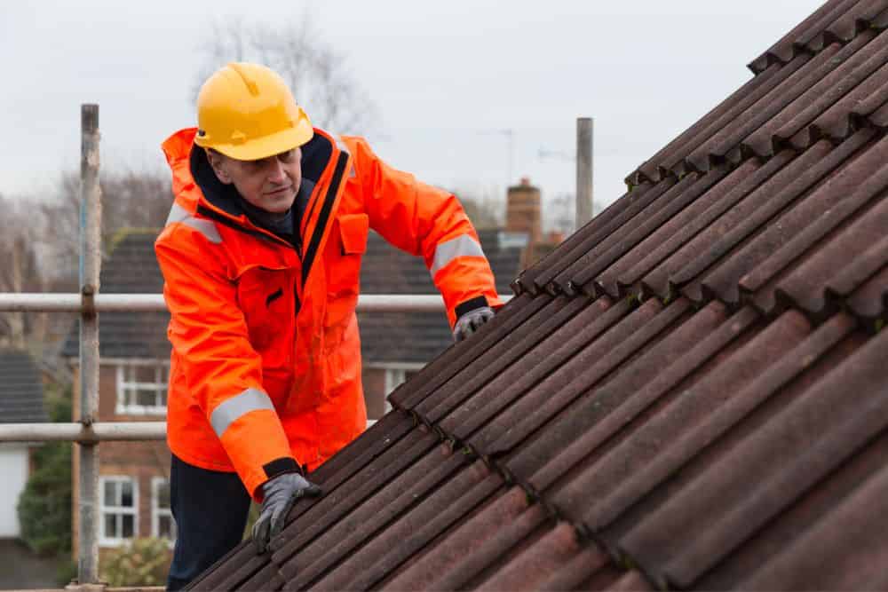 5 Common Roof Problems Homeowners Should Watch Out For * common-roof-problems-repair