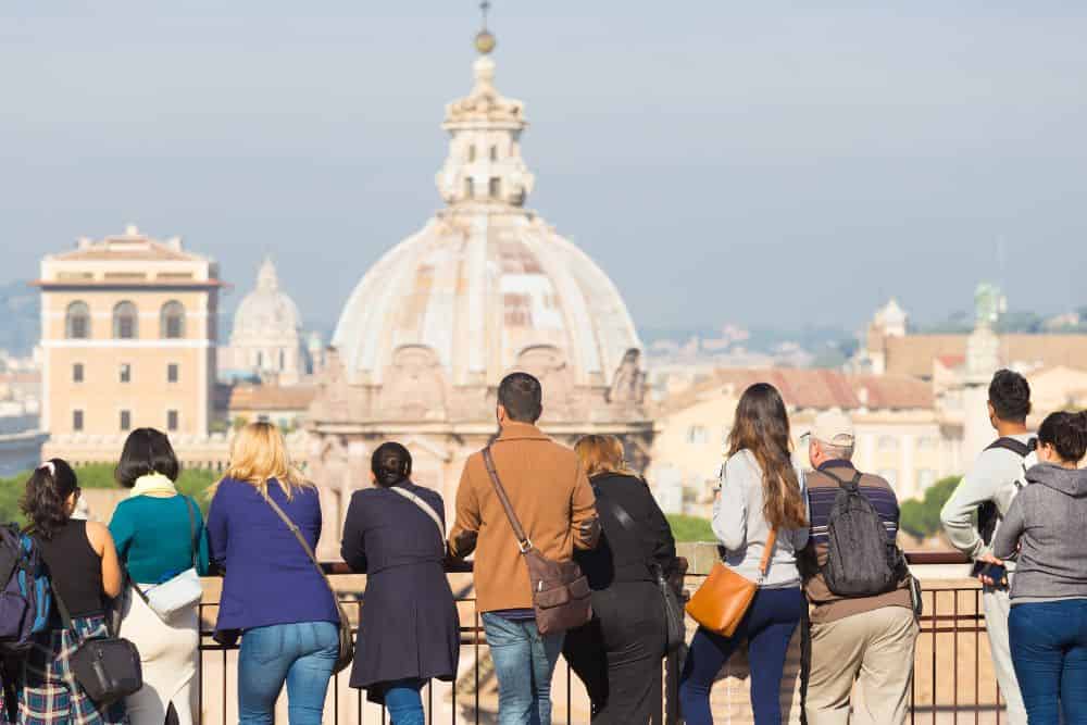 Tips for Travelling With Extended Family: Staying Organised For More Fun * travelling-with-extended-family-sightseeing