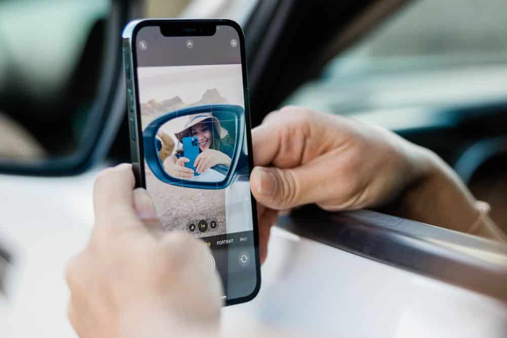 7 Key Factors to Keep in Mind When Buying a New Car * buying-a-new-car-phone