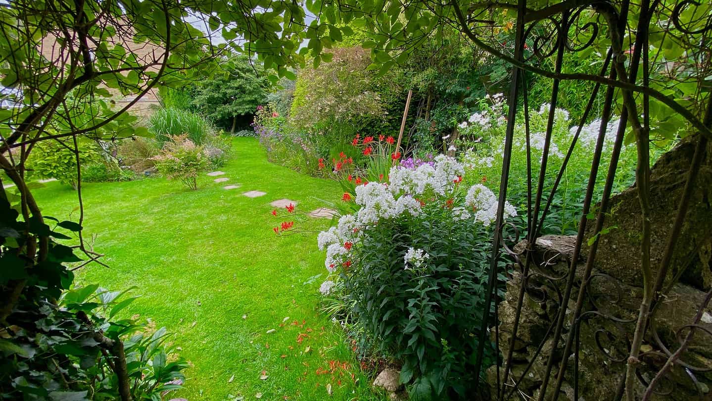 What To Do In The Garden In August garden-in-august-archway