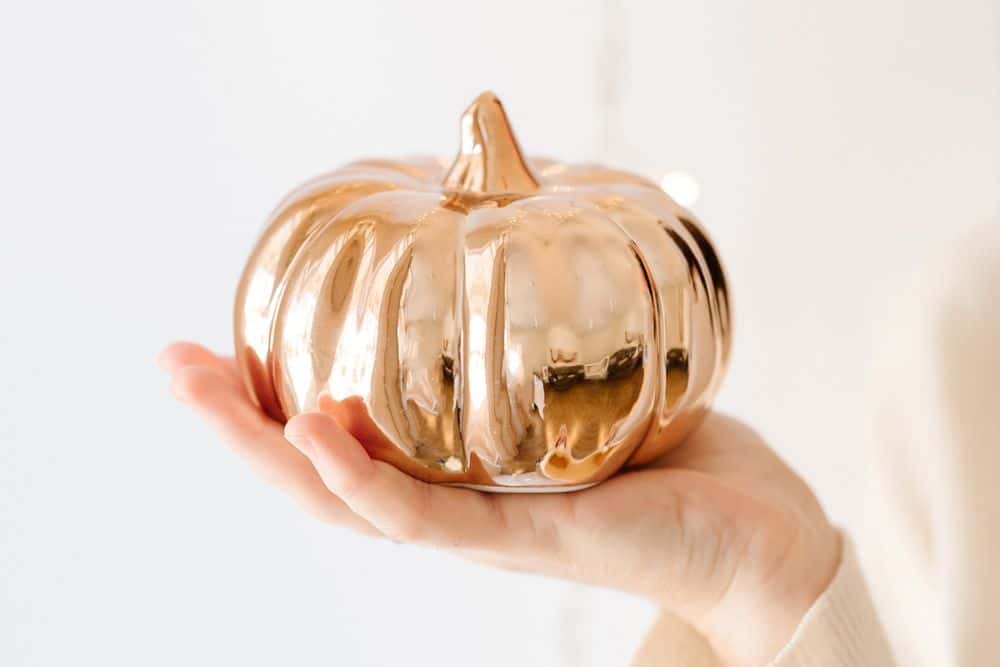 6 Easy Eco-Friendly Halloween Décor Ideas for Your Home eco-friendly-halloween-decor-ideas-gold-pumpkin