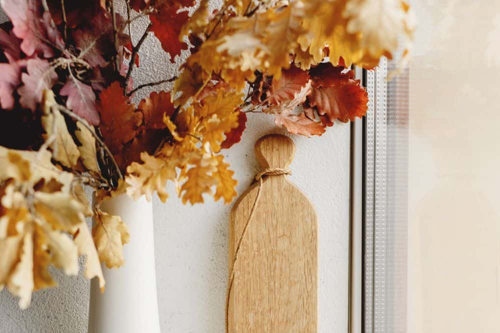 6 Easy Eco-Friendly Halloween Décor Ideas for Your Home eco-friendly-halloween-decor-ideas-leaves