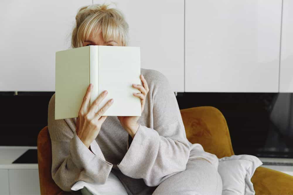 20 New Year Rituals of Renewal to Help You Rediscover Yourself * new-year-rituals-of-renewal-book-reading