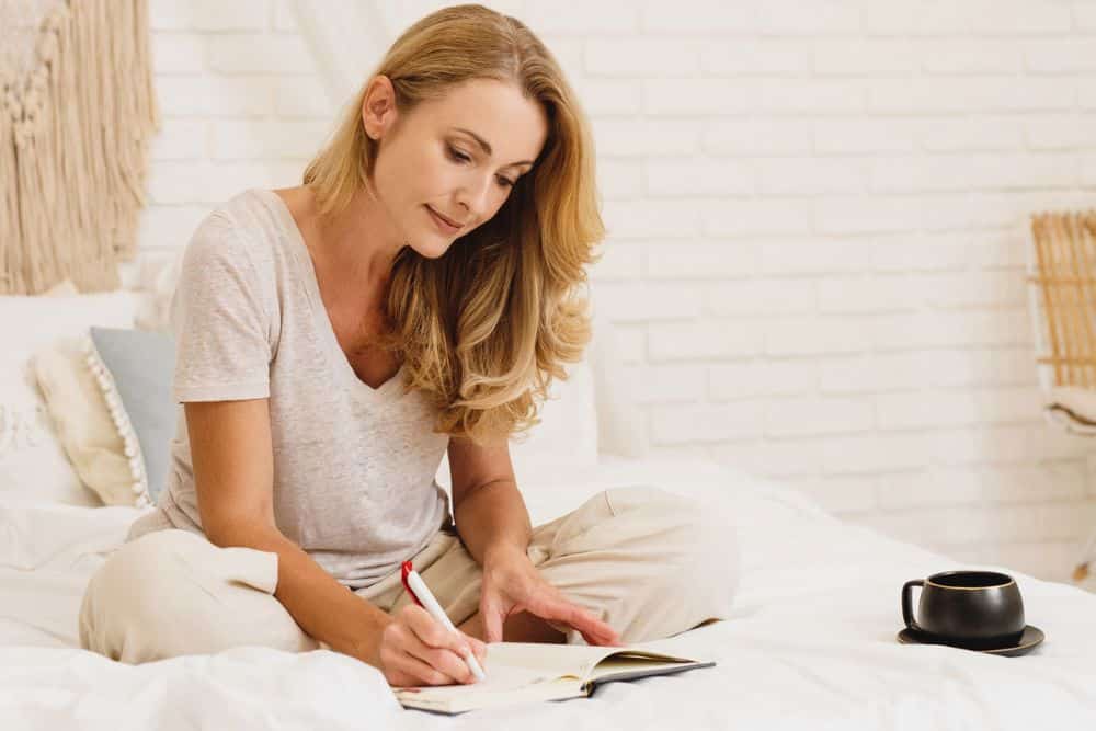 Journaling for Wellbeing - 6 Easy Steps To Get You Started in 20 Minutes journaling-for-wellbeing-blonde