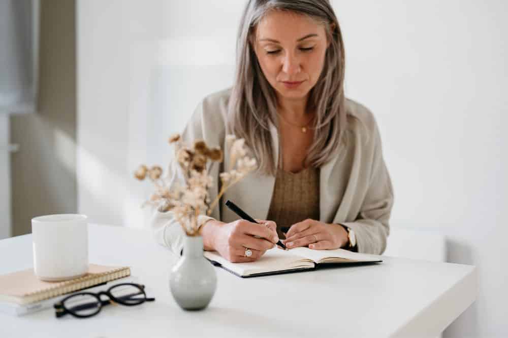 Journaling for Wellbeing - 6 Easy Steps To Get You Started in 20 Minutes journaling-for-wellbeing-greyhair
