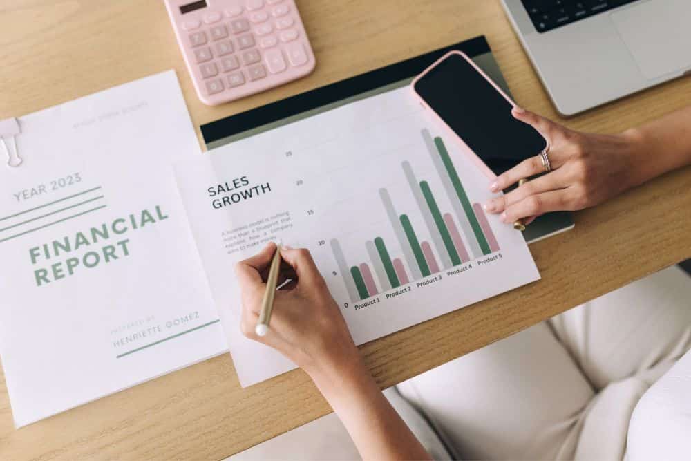 10 Smart Tips for Maximizing the Benefits of a Finance Degree * benefits-of-a-finance-degree-sales-charts