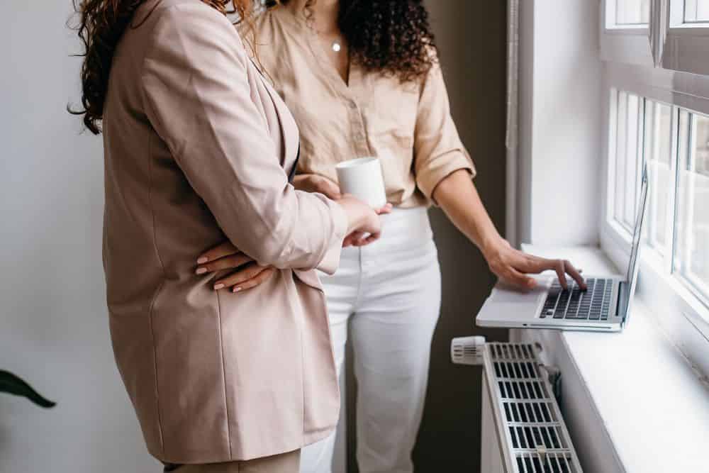 Choosing a Commercial Fire Alarm – 4 Top Tips * choosing-a-commercial-fire-alarm-office-workers
