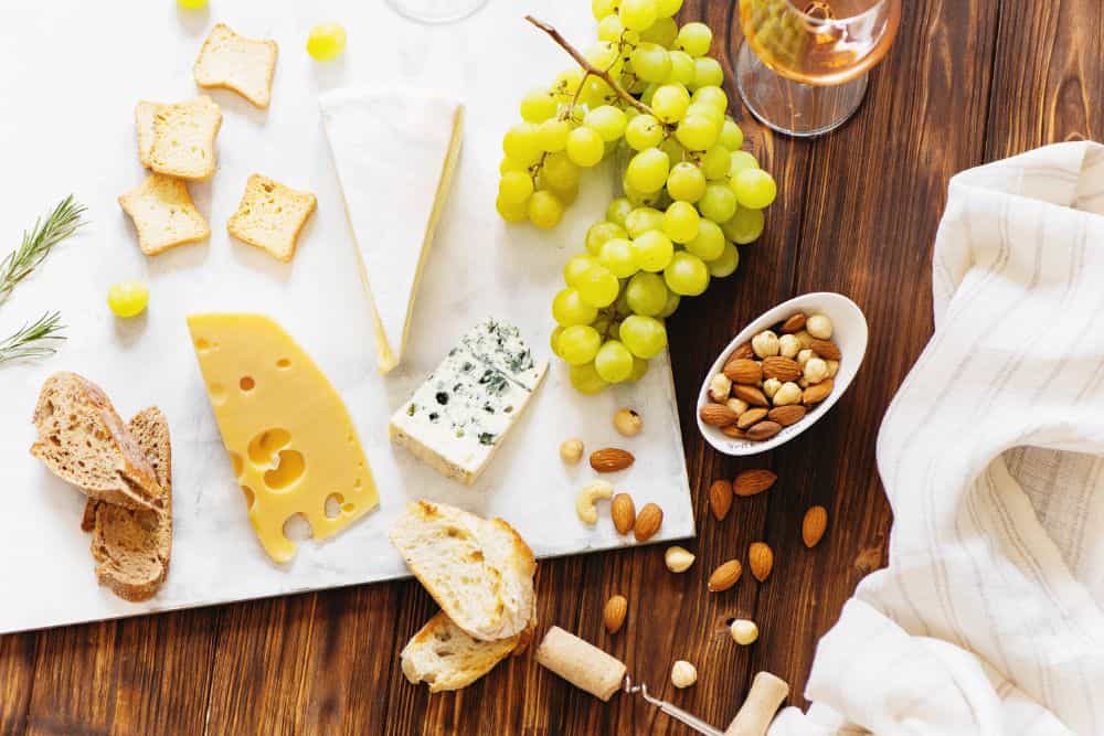 Breaking the Ice: Creative Holiday Gift Ideas for Your In-Laws * holiday-gift-ideas-for-your-in-laws-cheese-board