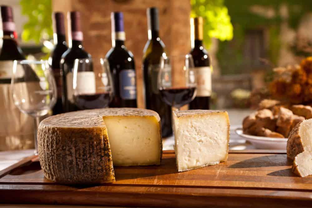 A Couple's Guide to the Perfect Tuscany Villa Holiday in Italy * couples-guide-tuscany-villa-holiday-wine