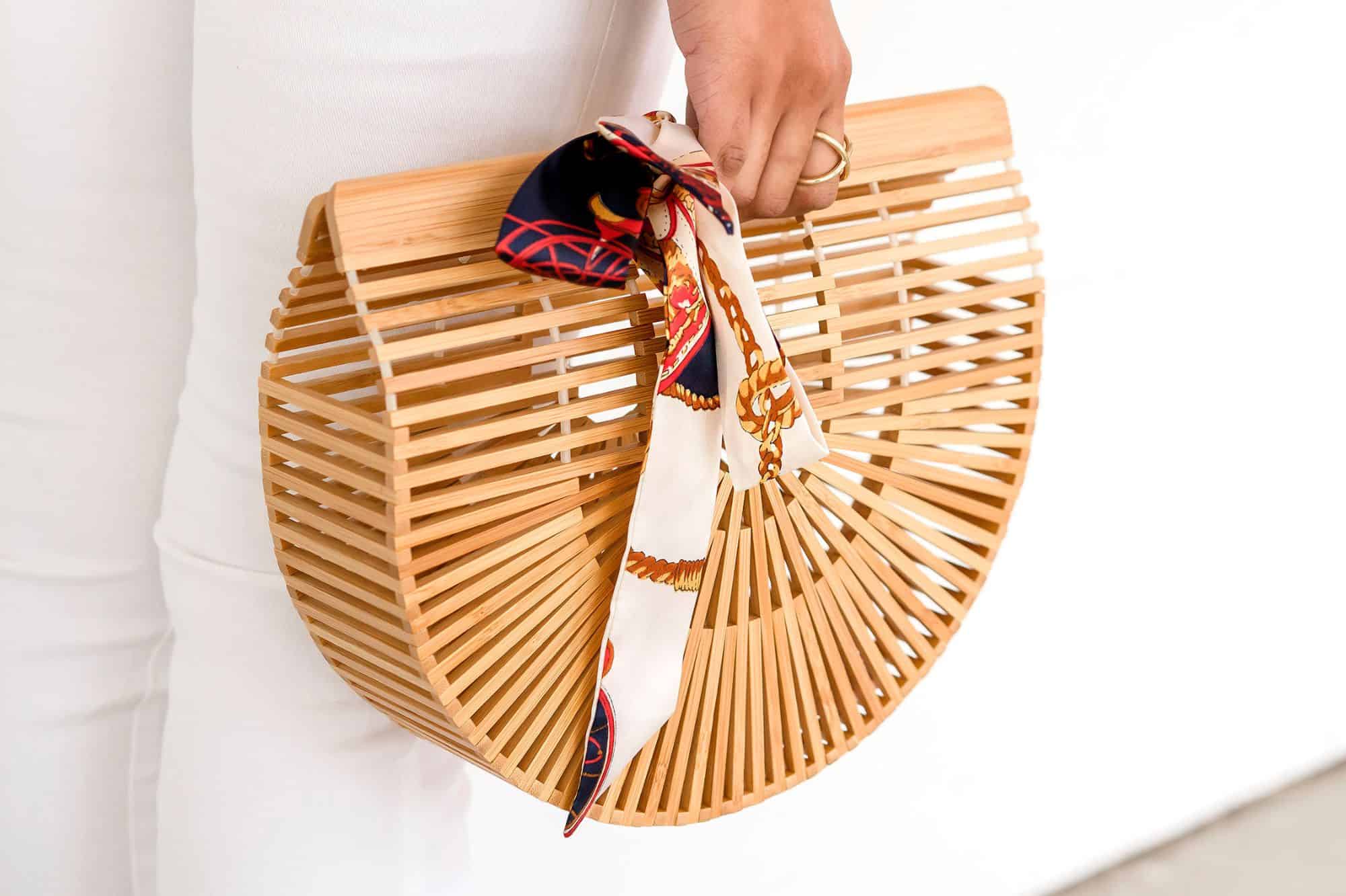 Wardrobe Transitions: How the Right Accessories Carry You Through the Day * day-to-evening-with-the-right-accessories-clutch-bag