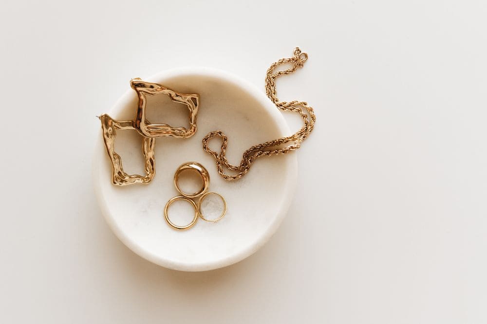 Wardrobe Transitions: How the Right Accessories Carry You Through the Day * day-to-evening-with-the-right-accessories-jewelry