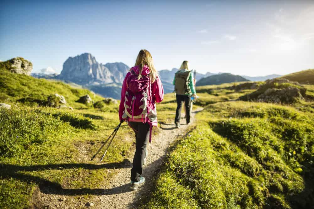 Hiking Tours vs. Solo Hiking: Which Is Right for You? * hiking-tours-vs-solo-hiking-dolomites