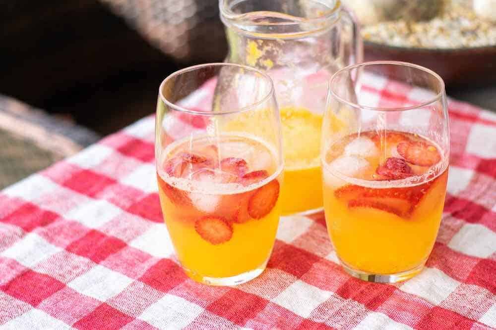 21 Delicious Homemade Lemonade Recipes to Try This Summer lemonade-recipes-mango-lemonade