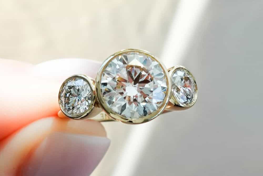 11 Engagement Ring Styles That Are Anything But Ordinary * engagement-ring-styles-explained-pear