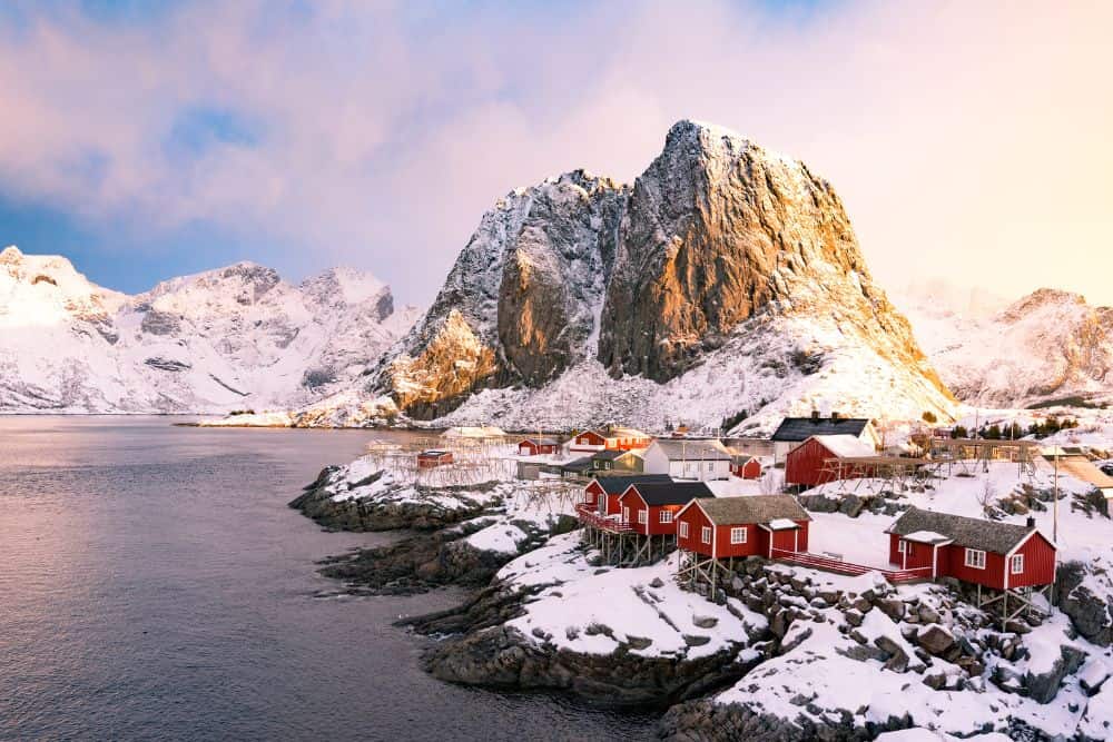 Why Norway Hiking Tours Give You the Most Peaceful Mountain Days * norway-hiking-tours-hamnoy-lofoten-islands