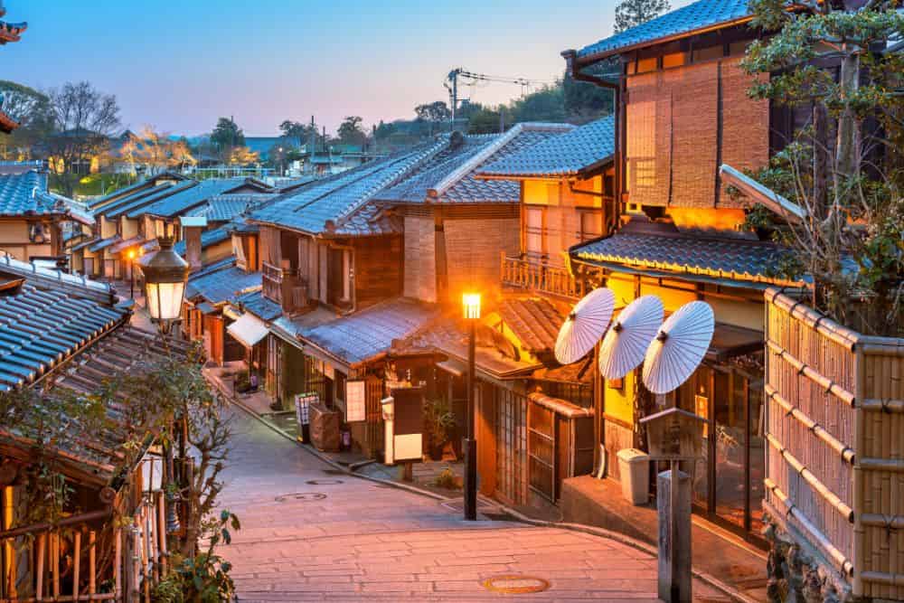 Japan’s Cultural Spine: Linking Tokyo’s Energy with Kyoto’s Heritage * japan-culture-tokyo-kyoto-old-town-kyoto