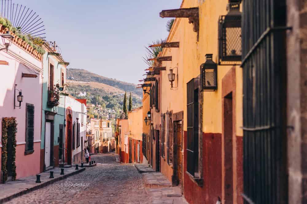 Wanderlust in South Europe: From Lisbon to Santorini * south-europe-from-lisbon-to-santorini-town