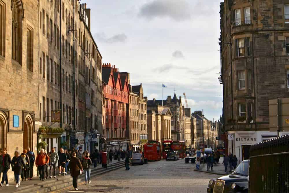 Epic European Corridors: Montmartre's Bohemian Alleys to the Royal Mile’s Stone Wynds * european-corridors-royal-mile