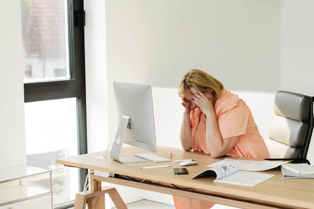 The Hidden Link Between Workplace Burnout and Addiction * workplace-burnout-and-addiction-anxiety