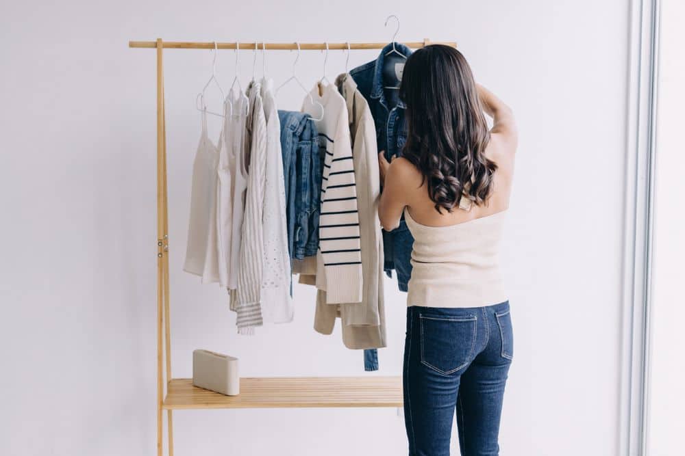 Living Frugally: 10 Smart Tips for Frugal Living To Save Money and Live Better * living-frugally-smart-tips-for-frugal-living-capsule-wardrobe
