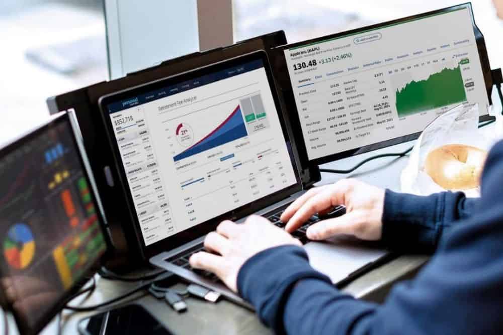 How Laptop Screen Extenders Enhance Your Streaming Setups * laptop-screen-extenders-for-streaming-setups-analytics