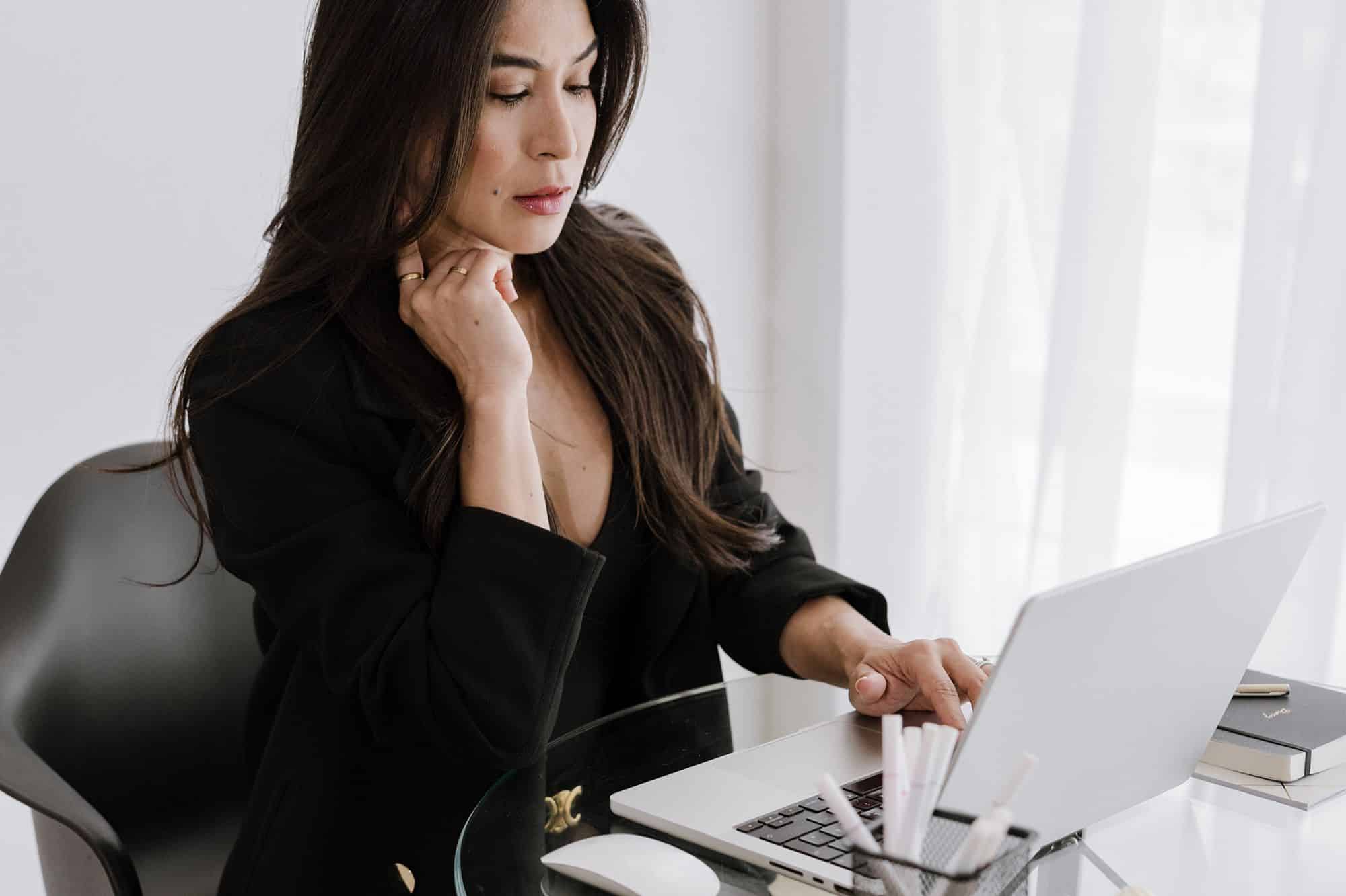 Touch-Ups or Catfishing? Where to Draw the Line in Dating Profile Photos * dating-profile-photo-tips-editing