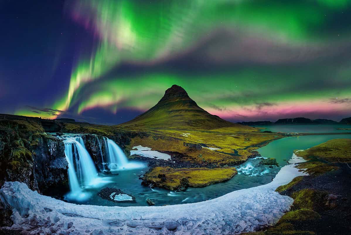 iceland-road-trip-planning-tips-Kirkjufell-Aurora-Borealis